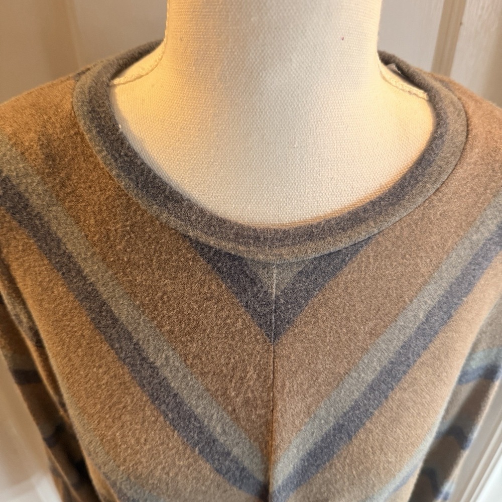 Monteau Los Angeles Chevron Stripe Twist Front Fuzzy Fleece Long Sleeve Top M - Picture 5 of 7